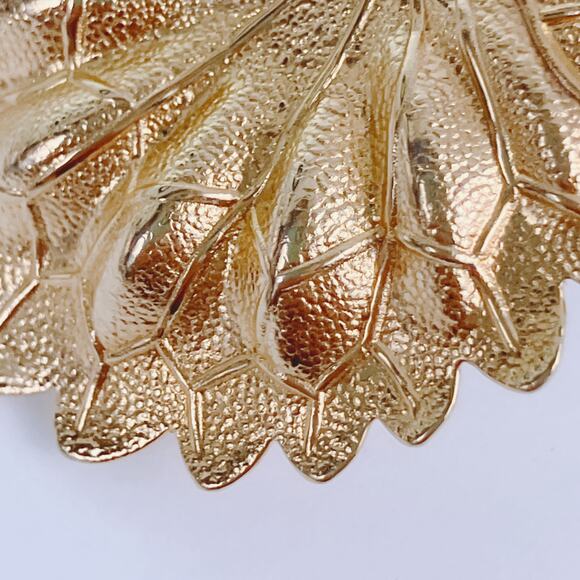 Vintage 1970s Gold Tone Leaf Scarf Slide Retro Botanical Jewelry - Picture 8 of 9